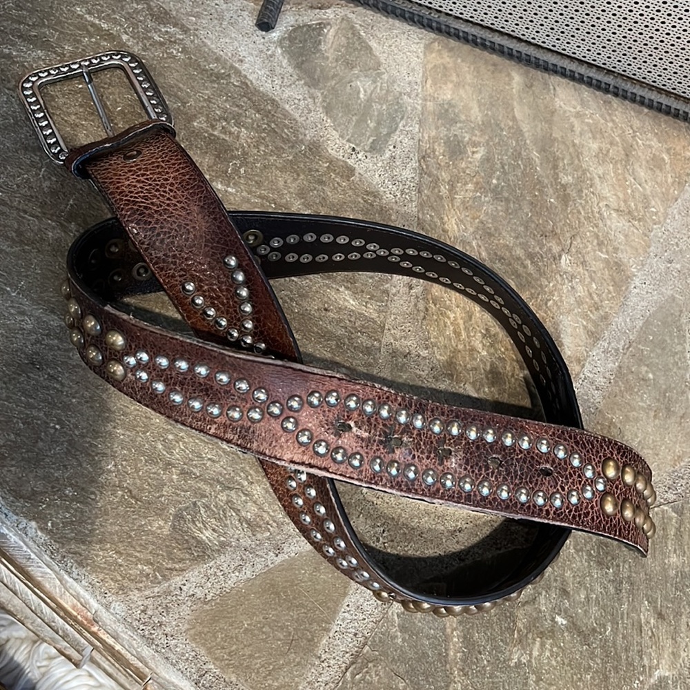 ARIAT wide leather belt studs 38, 1 3/4” wide.